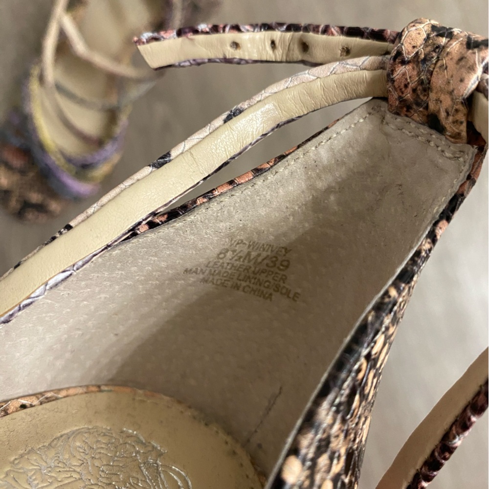 Vince Camuto snakeskin heel size 8.5 - Picture 9 of 9